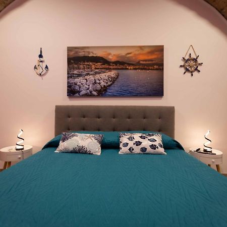 Stay In The Heart Of Salerno - Near The Duomo "La Finestra Sul Borgo" Εξωτερικό φωτογραφία